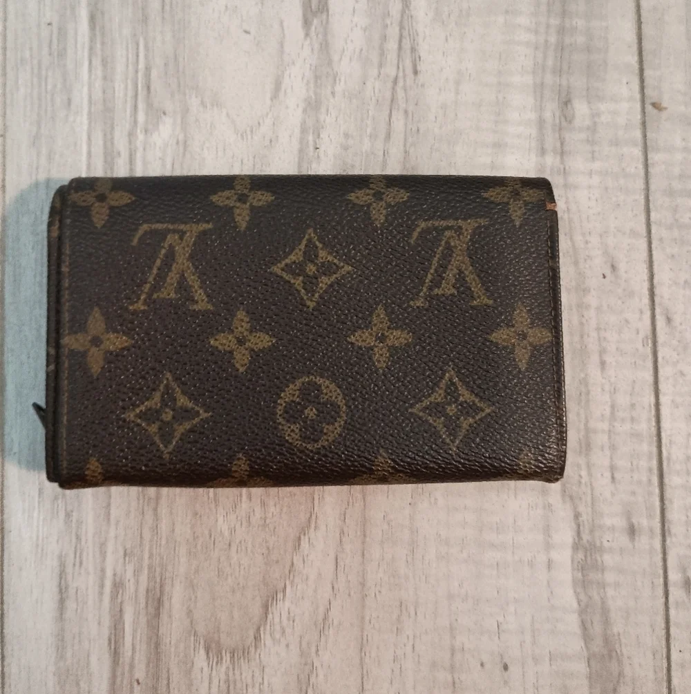 Louis Vuitton Monnaie Monogram wallet